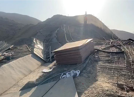 轉子式混凝土濕噴機施工現(xiàn)場